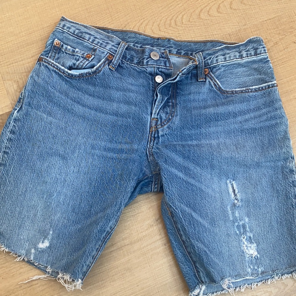 Levi’s jean shorts size 26